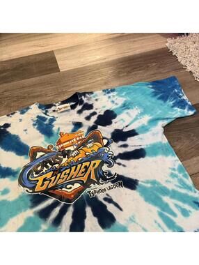 Vintage crush n gusher typhoon lagoon t shirt 00s XL disney